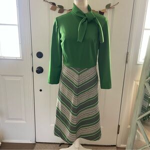 Vintage Green and Gray Long-Sleeved Chevron Women's Dress Skirt (Size M)